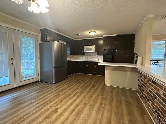 4th image of 7410 N Palafox St
