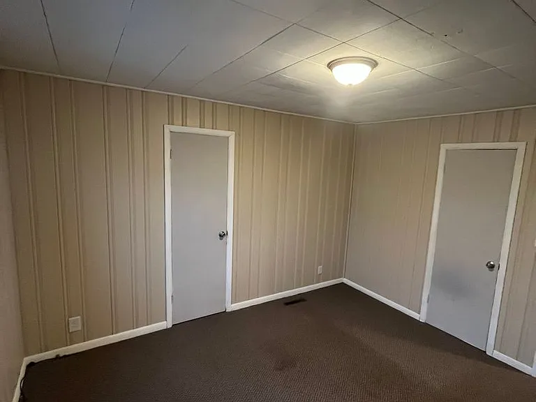 614 E Streeter Ave — Photo 5