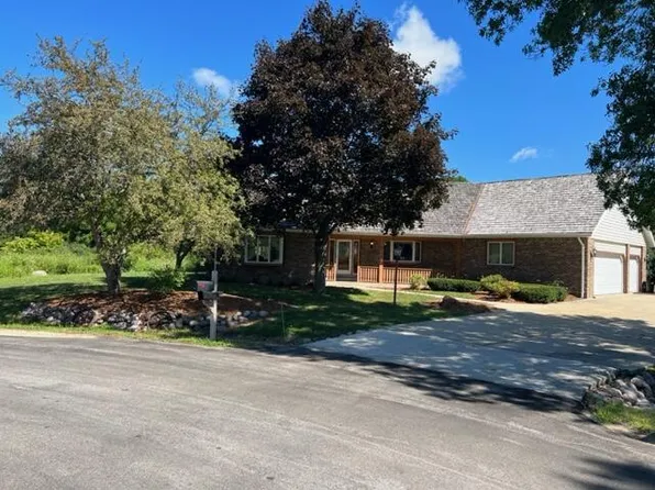 9114 West Stanford COURT, Mequon, WI 53097