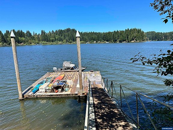 3rd image of 3196 S Ten Mile Lake