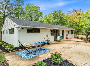 29 Skyview Dr, Seven Hills, OH 44131