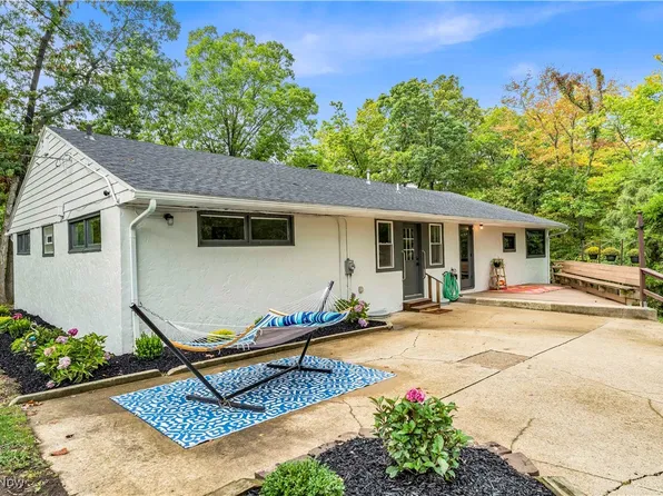 29 Skyview Dr, Seven Hills, OH 44131