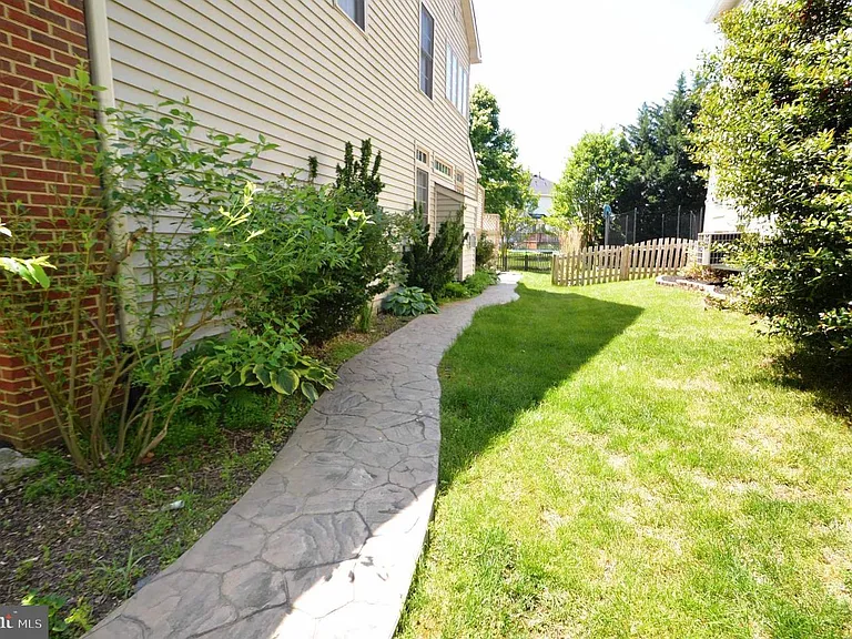 43706 Mink Meadows St — Photo 20