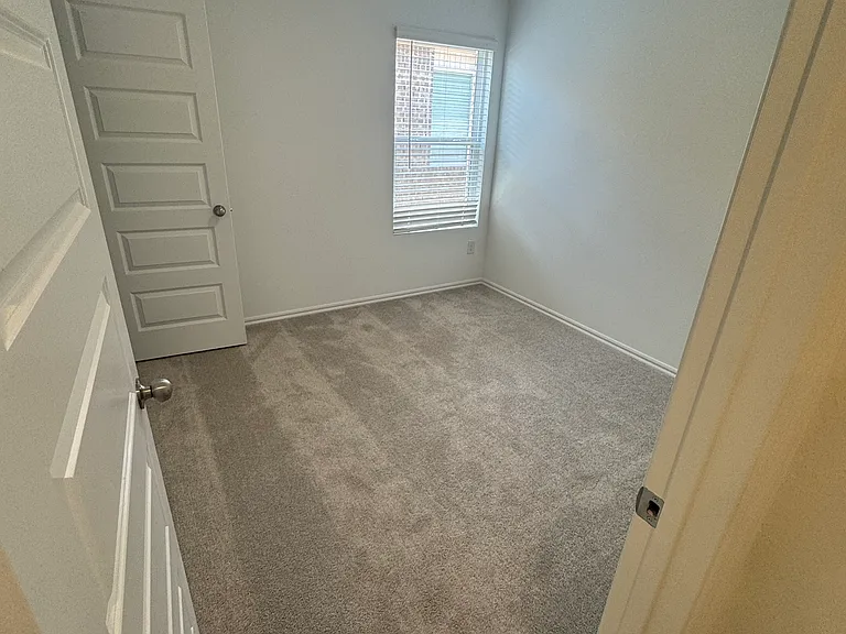 11905 NW 100th St — Photo 10