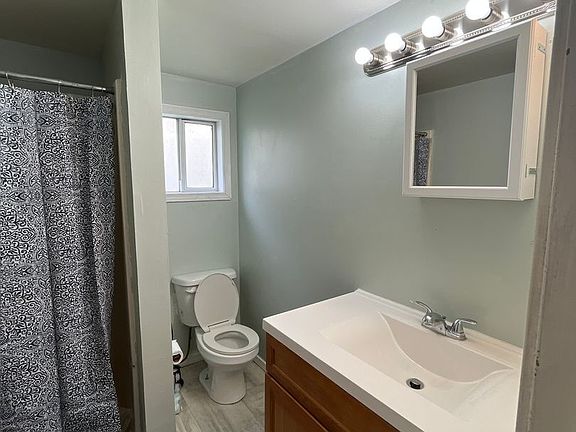 5th image of 415 Lakeway Dr