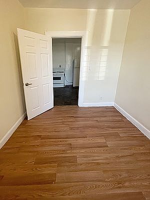 5th image of 37-31 Crescent St #10