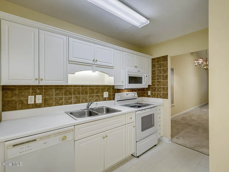 301 Beech Ln — Photo 16