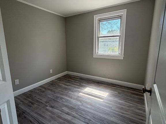 5th image of 27 Phillips Ave #1