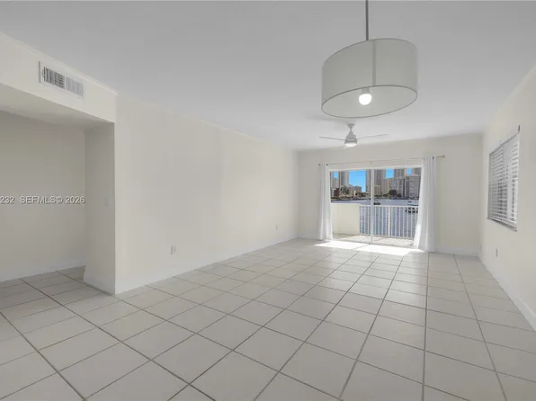 462 Golden Isles Dr APT 210, Hallandale, FL 33009