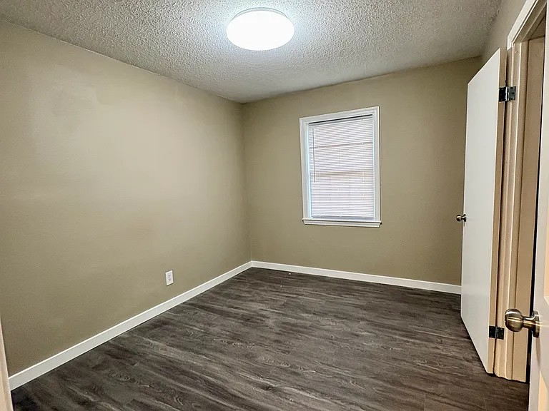 926 Medford Ave — Photo 10