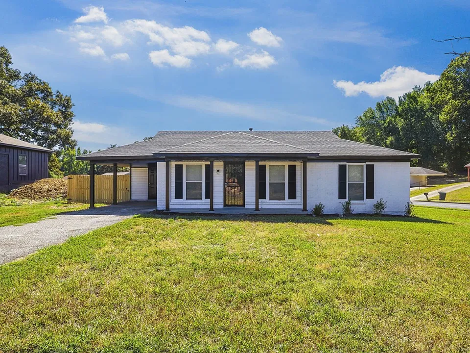 1267 Deer Trail Ln