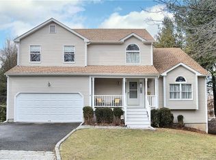 45 S Benson Cmn, Fairfield, CT 06824