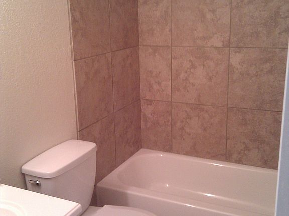 5th image of 805 Oak Grove Ln