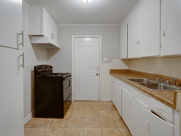 1813 Younger Ave #B — Photo 11