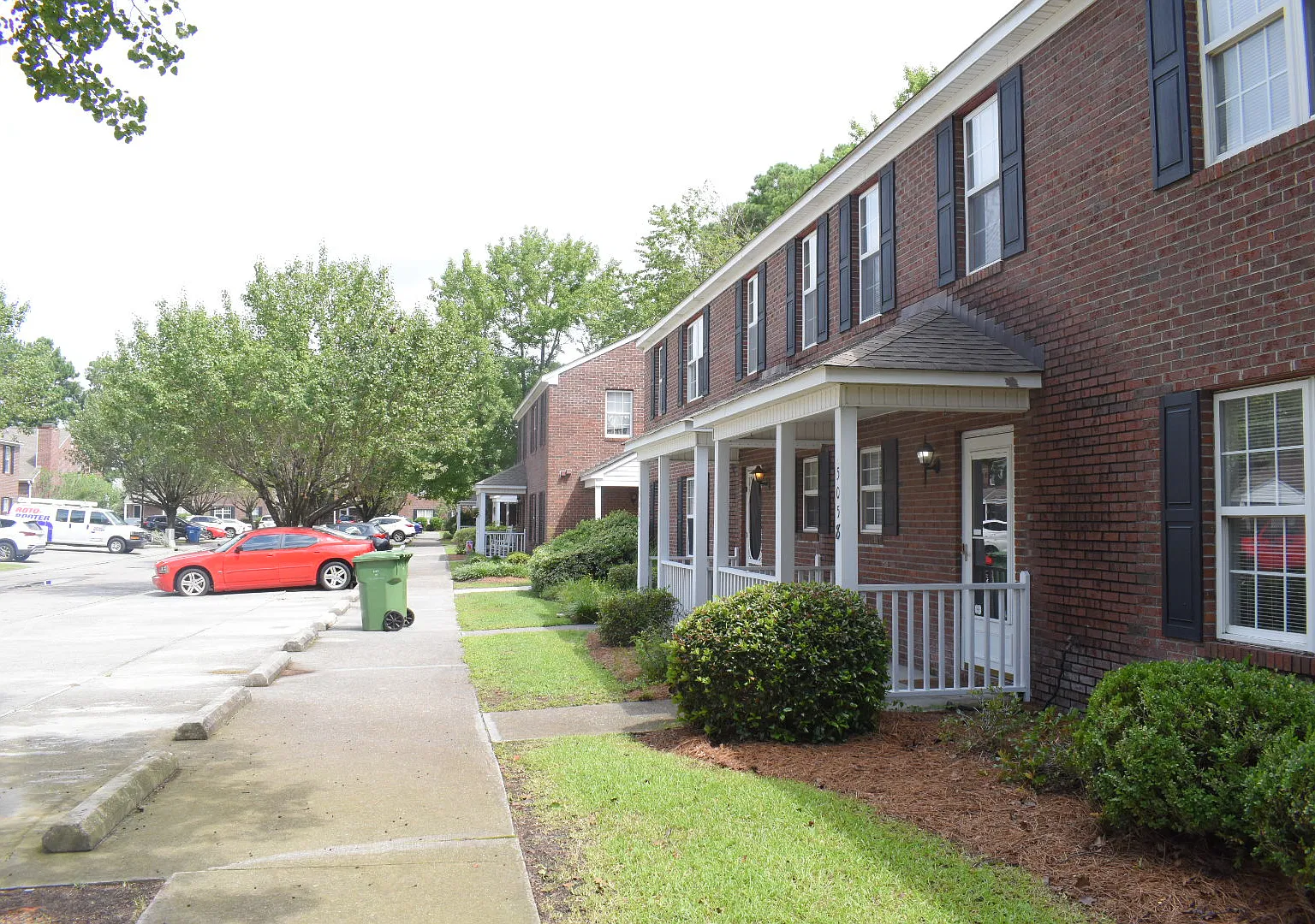3 bed, 1300 sqft, $1,750 — Photo 1