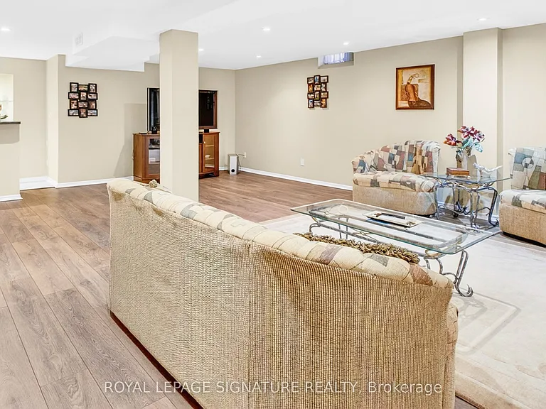 566 Huntington Ridge Dr — Photo 21