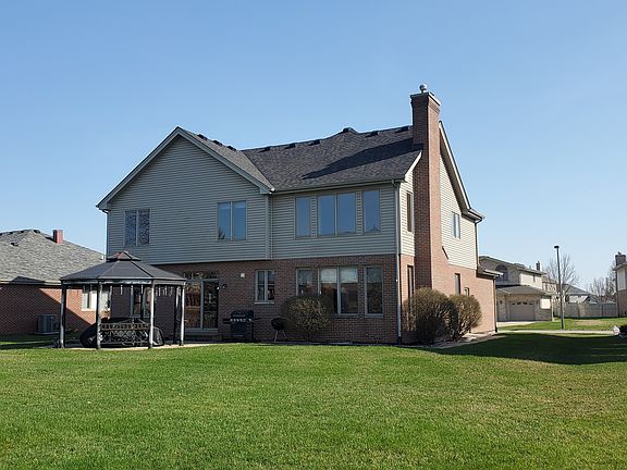 3rd image of 1560 Hillcrest Ln