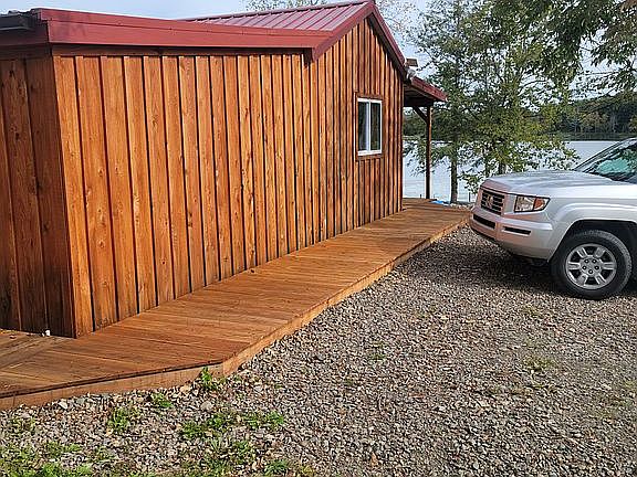 Cabin right side rear