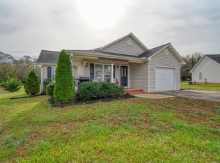 221 Eastwinds Ct, Chesnee, SC 29323