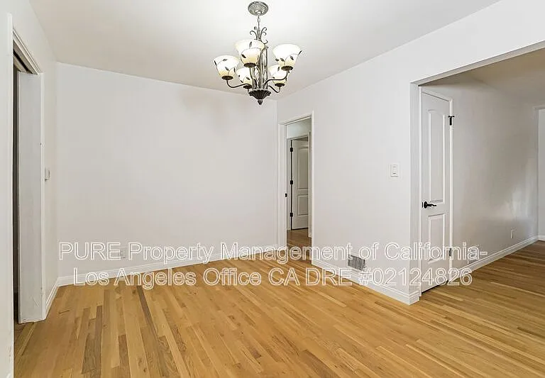 215 N Western Ave — Photo 4