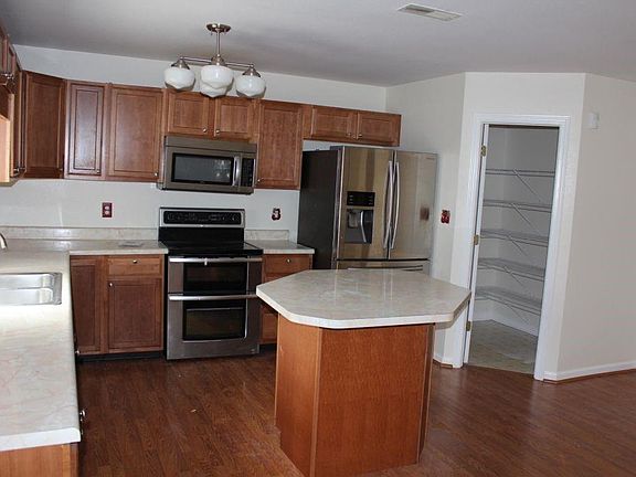 4th image of 2701 N Lullwater Ln