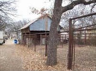 109 N Mount St, Chico, TX 76431