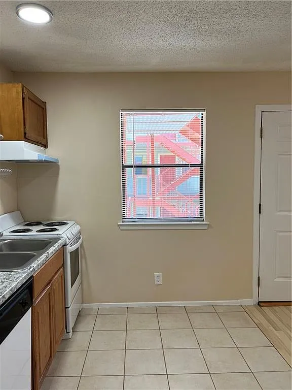 1 bed, 1.0 bath, 416 sqft, $950 — Photo 3