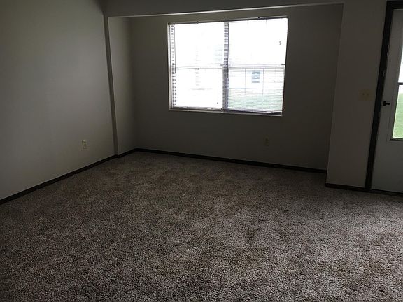 4th image of 1790 Queensbridge Dr