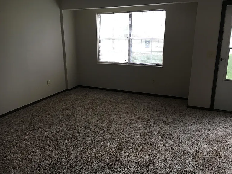 1790 Queensbridge Dr — Photo 4
