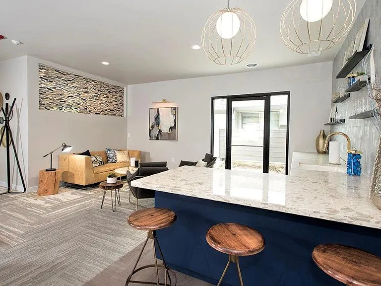 Woodcrest Apartments — Photo 18