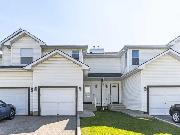 165 SW Sandpiper Ln NW, Calgary, AB T3K 4L7