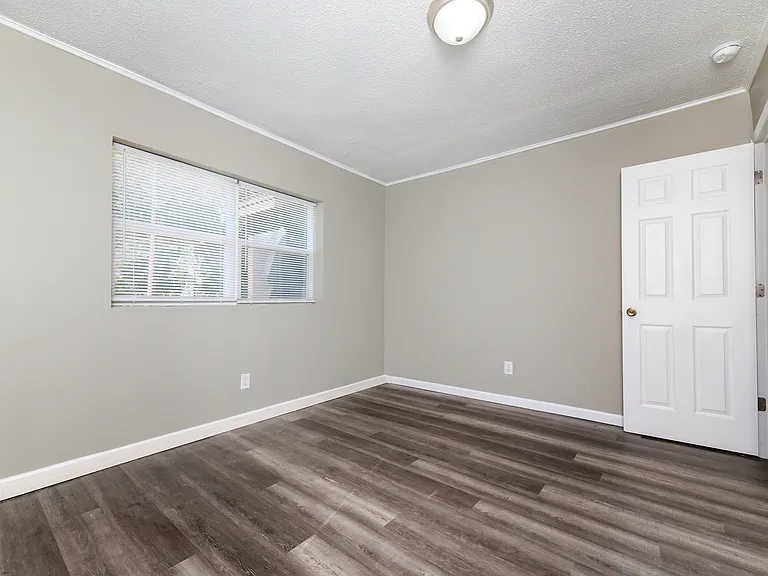 506 Plain St — Photo 12
