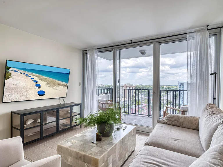 525 N Ocean Blvd #1215 — Photo 4
