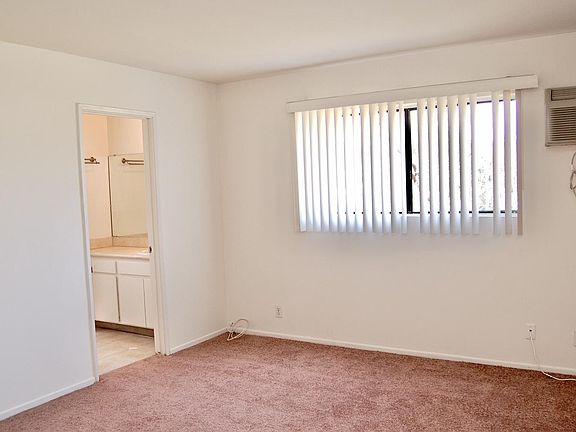 4th image of 11545 Moorpark St APT 204