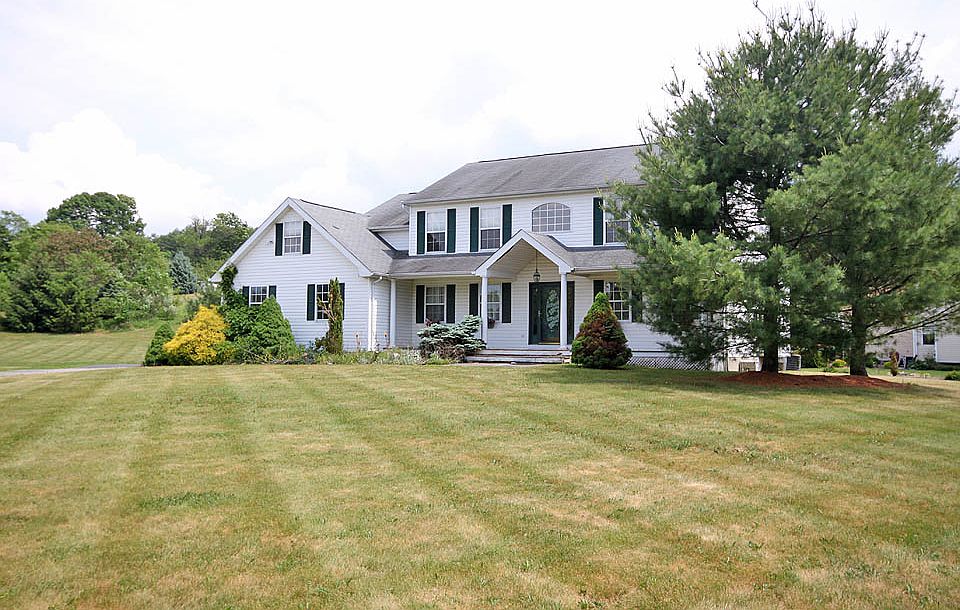 1st image of 38 Bailey Park Dr