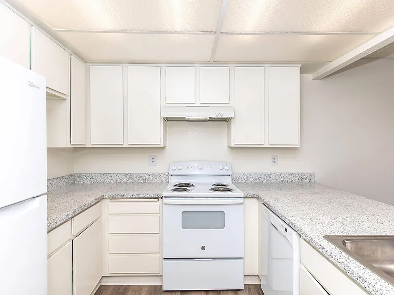 Eastwood Apartment Homes — Photo 53