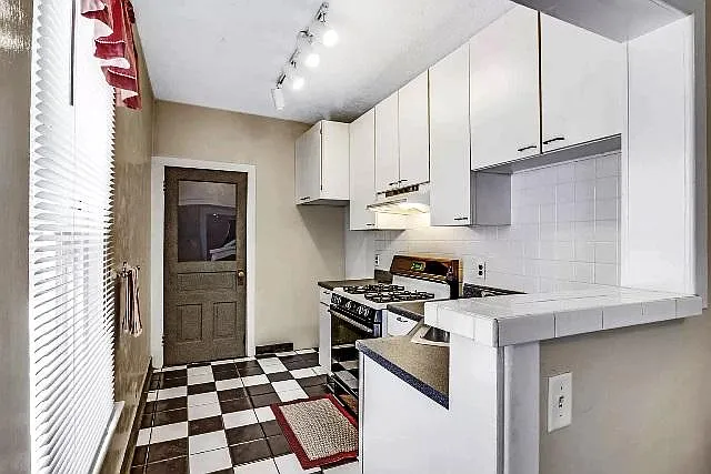 710 N Lee St — Photo 5