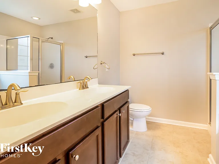 208 Longford Dr — Photo 9
