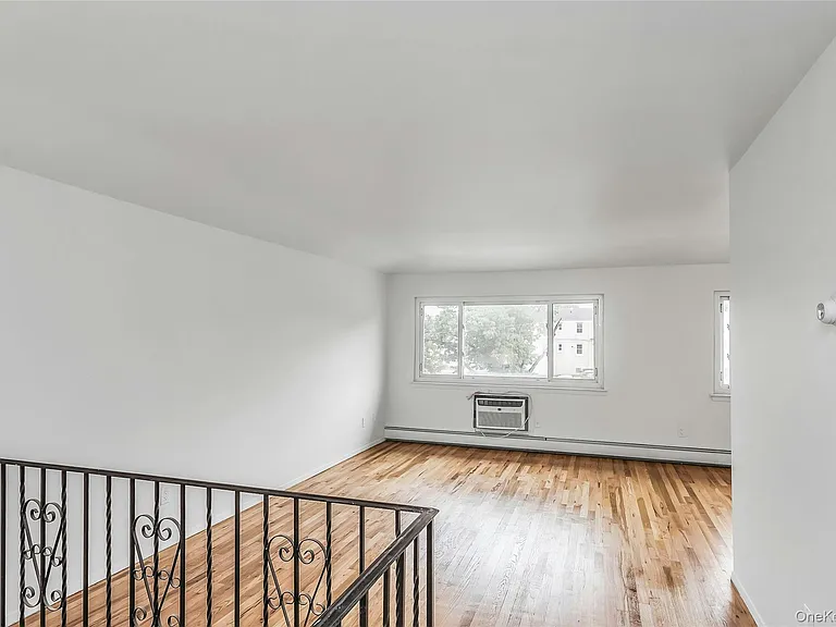 69-23 Little Neck Pkwy — Photo 4