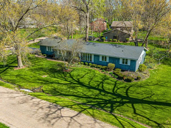 3 Pebble Beach Dr, Lincoln, IL 62656