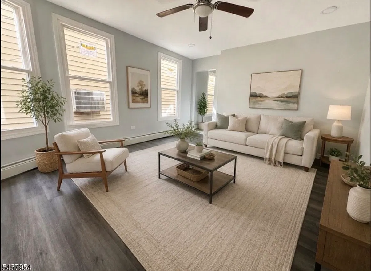4 bed, $2,550 — Photo 1