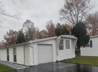 6 Highridge Ter, Hamburg, NY 14075