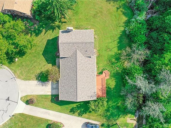 3rd image of 4000 Colemere Cir