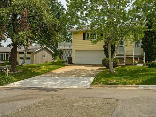 101 Orchard Ln, Mount Horeb, WI 53572