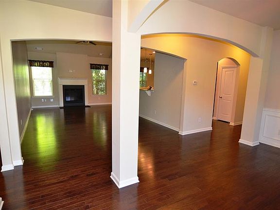 5th image of 499 Oak Glen Dr