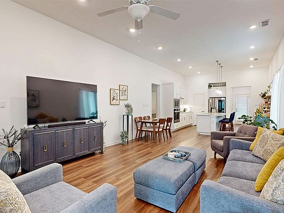 2nd image of 1521 Horizon Way