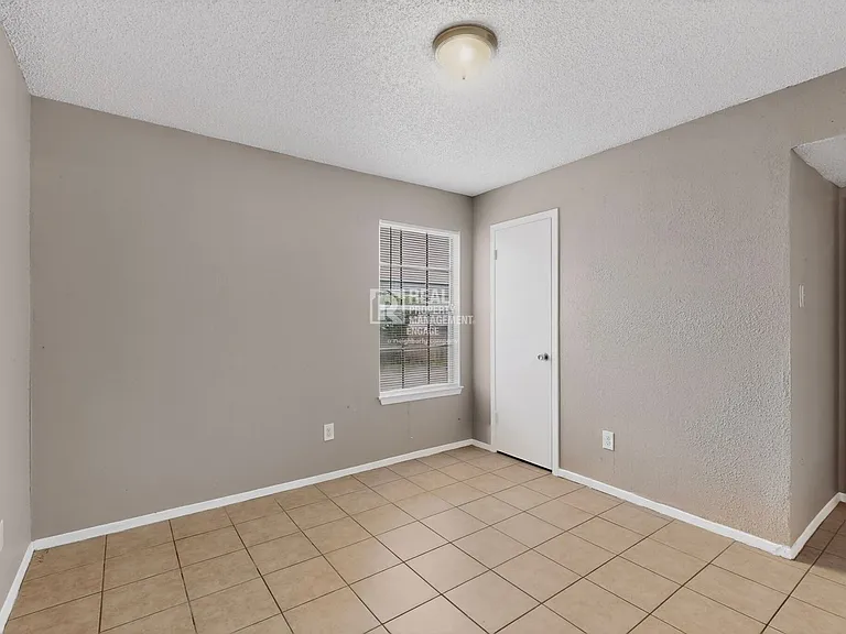8024 Cambridge Cir — Photo 26