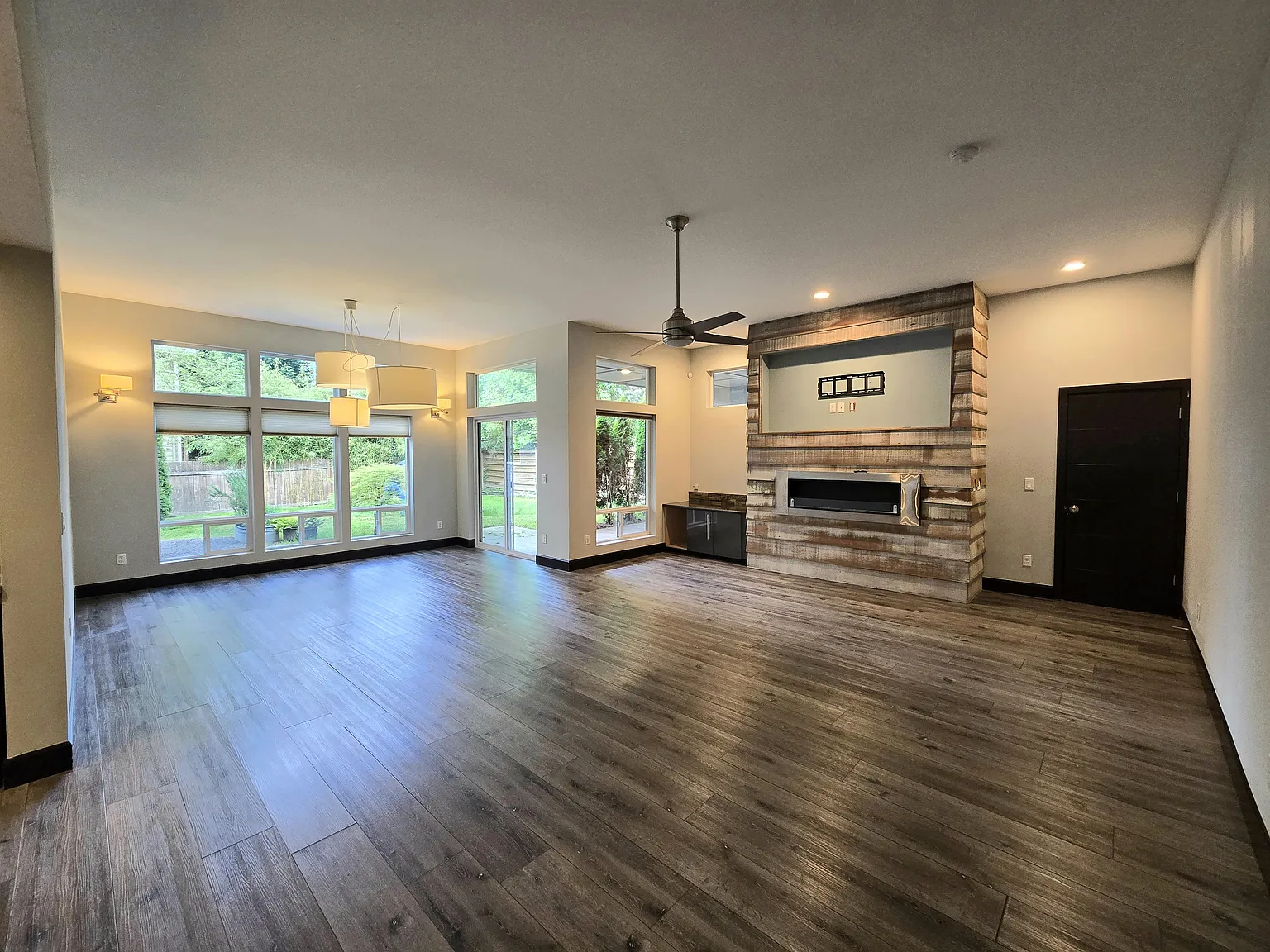 18445 Pheasant Ln — Photo 3