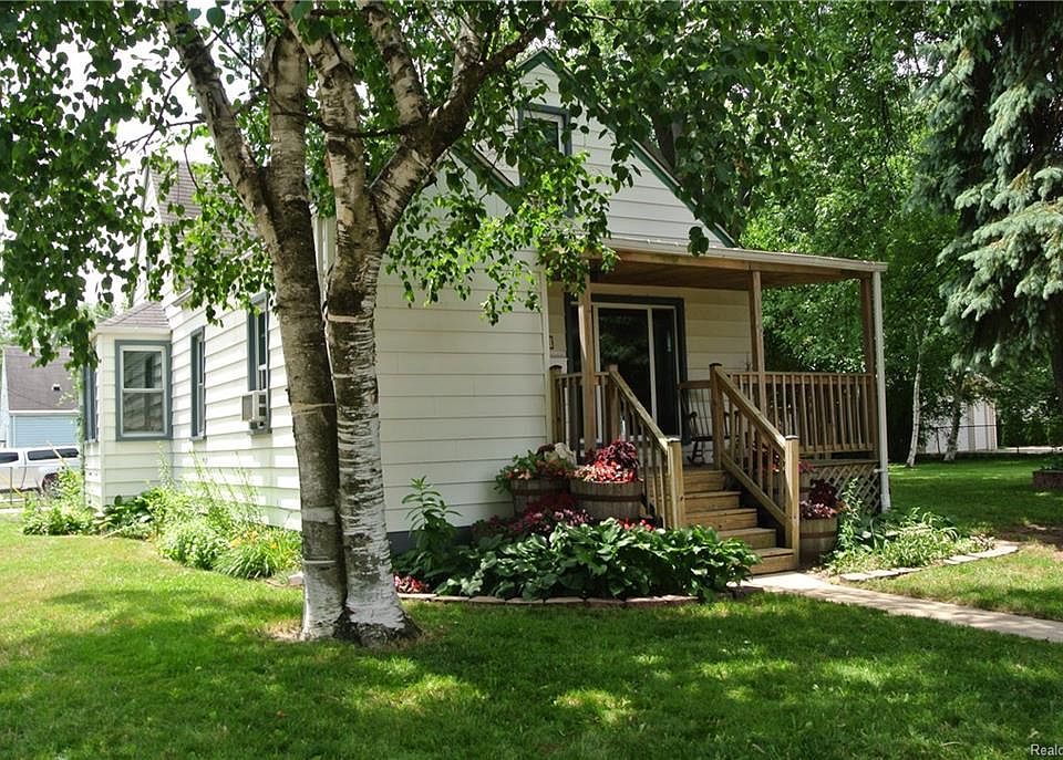 1st image of 152 E Mahan Ave
