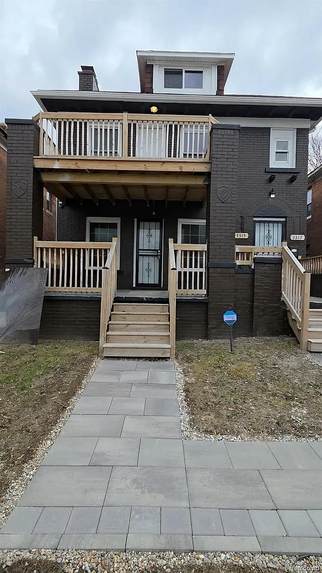 3315 Cortland St photo 1